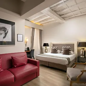 Condotti Palace Рим