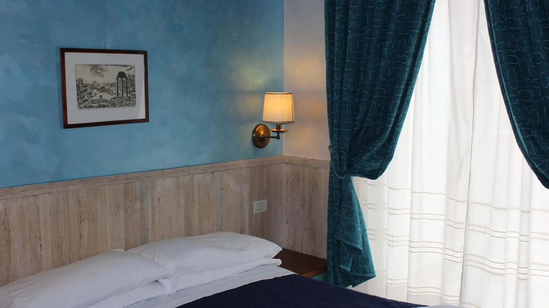Hotel Pyramid Roma 3*,