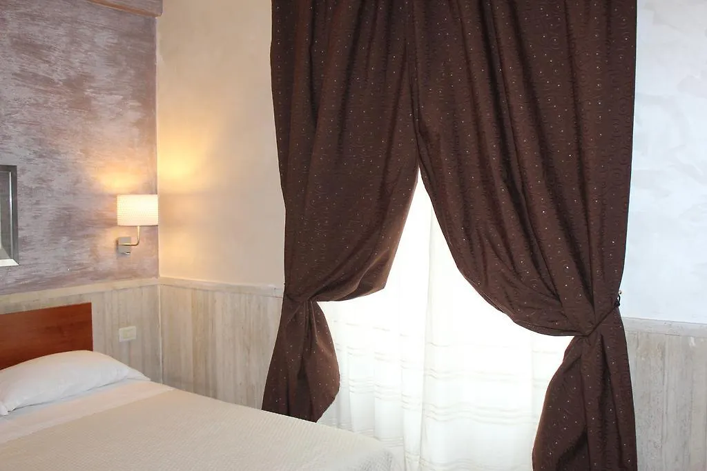 Hotel Pyramid Roma 3*,  Italia